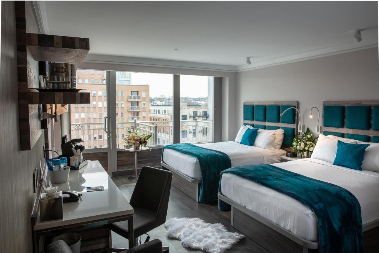 Signature Collection Deluxe Zimmer mit Terrasse und Blick auf Brooklyn