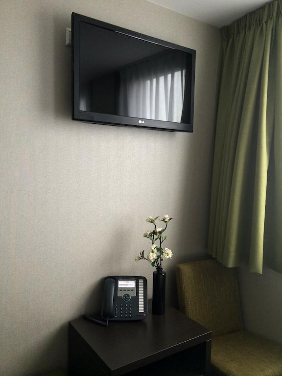 Small Deluxe Twin Room