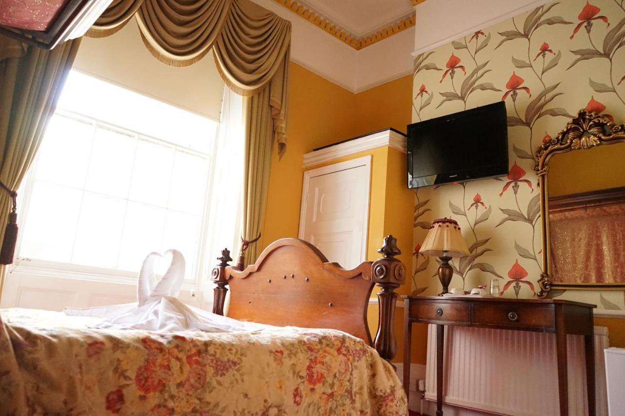 Deluxe Double Room Half Tester Bed,769070638:JPEG