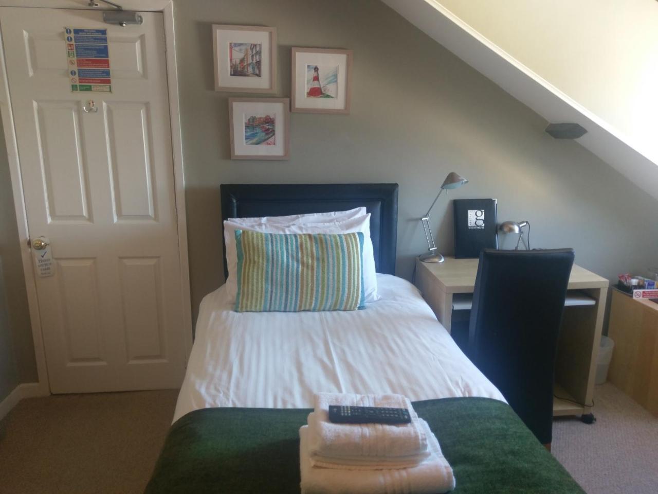 Single Room Ensuite Bathroom