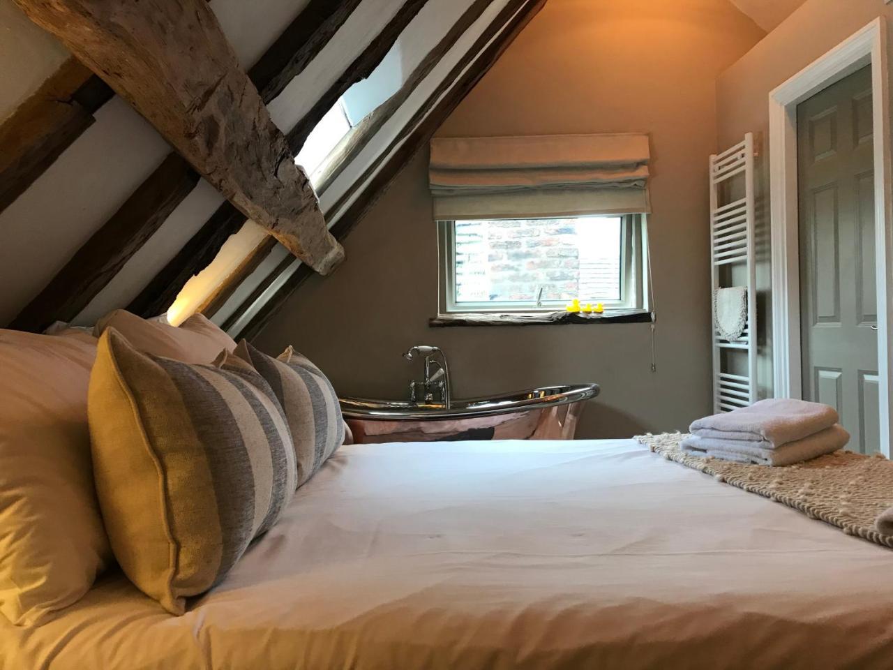 Deluxe Double Room Bath The Bedroom