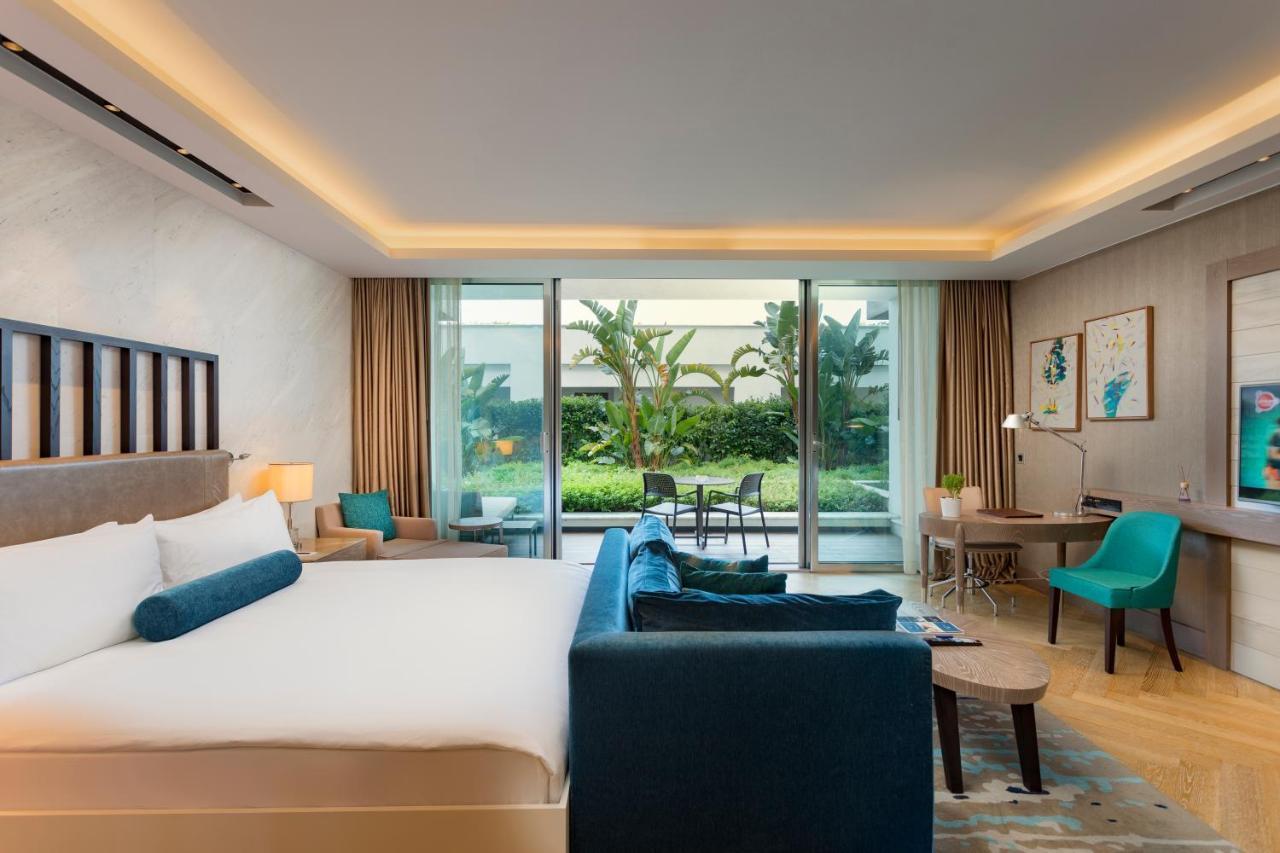 Deluxe Zimmer mit Kingsize-Bett und Gartenblick