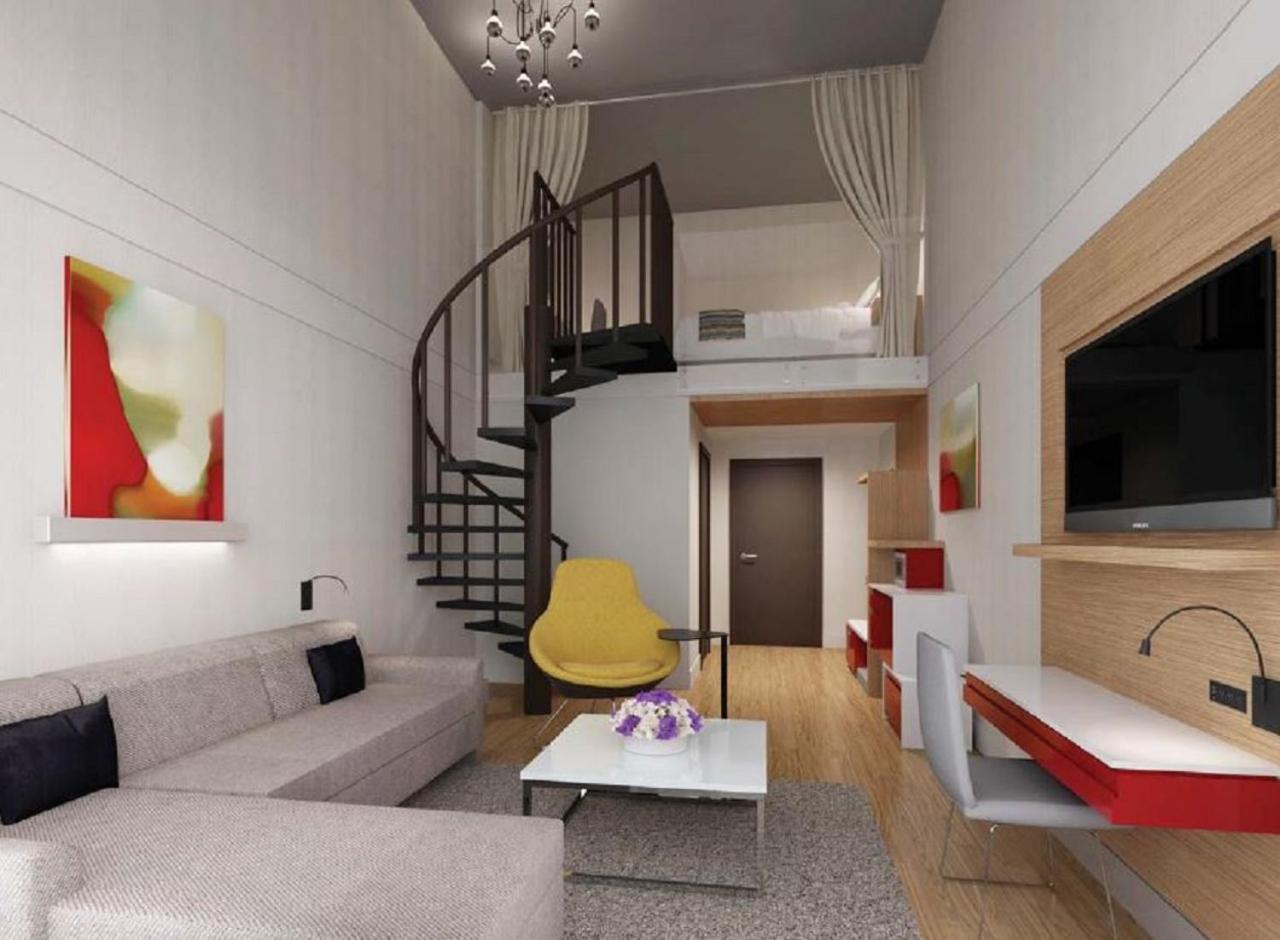Queen Suite One Queen Bed City View