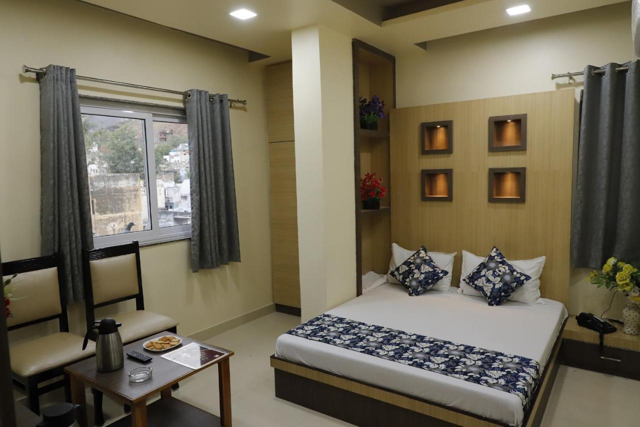 Deluxe Room,769905208:JPEG