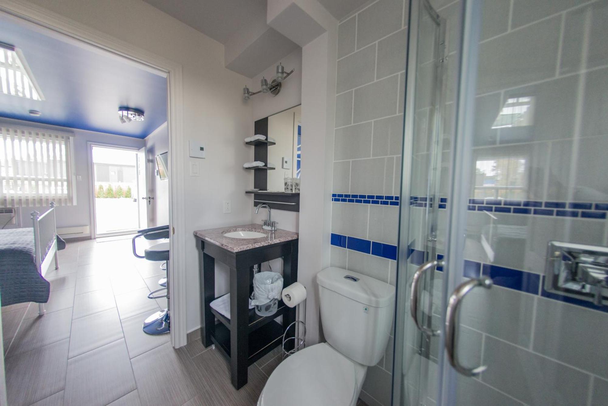 Queen Room Spa Bath