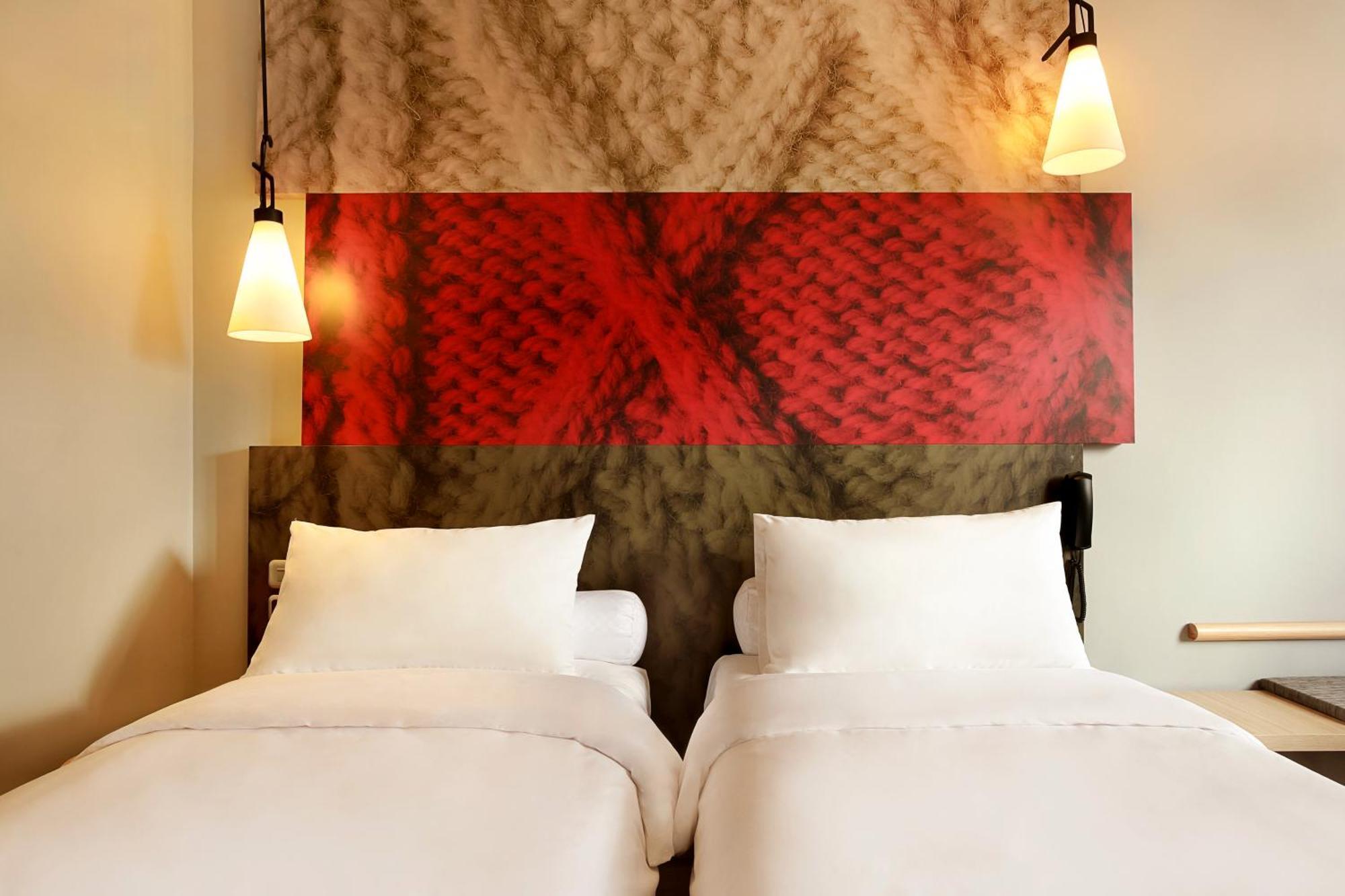 Quarto com 2 Camas de Solteiro SweetRoom