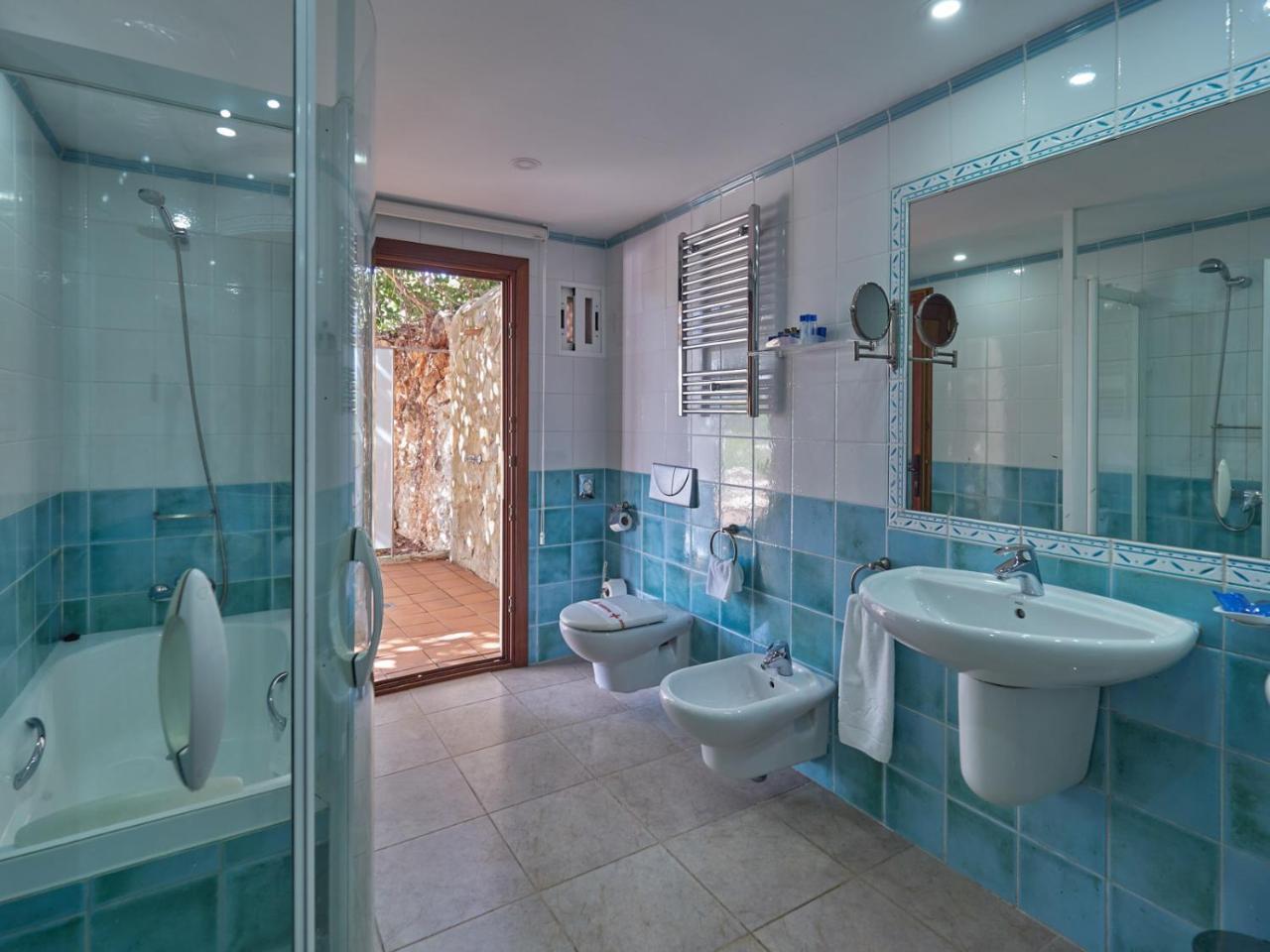 Suíte Deluxe (2 Adultos + 1 Criança)