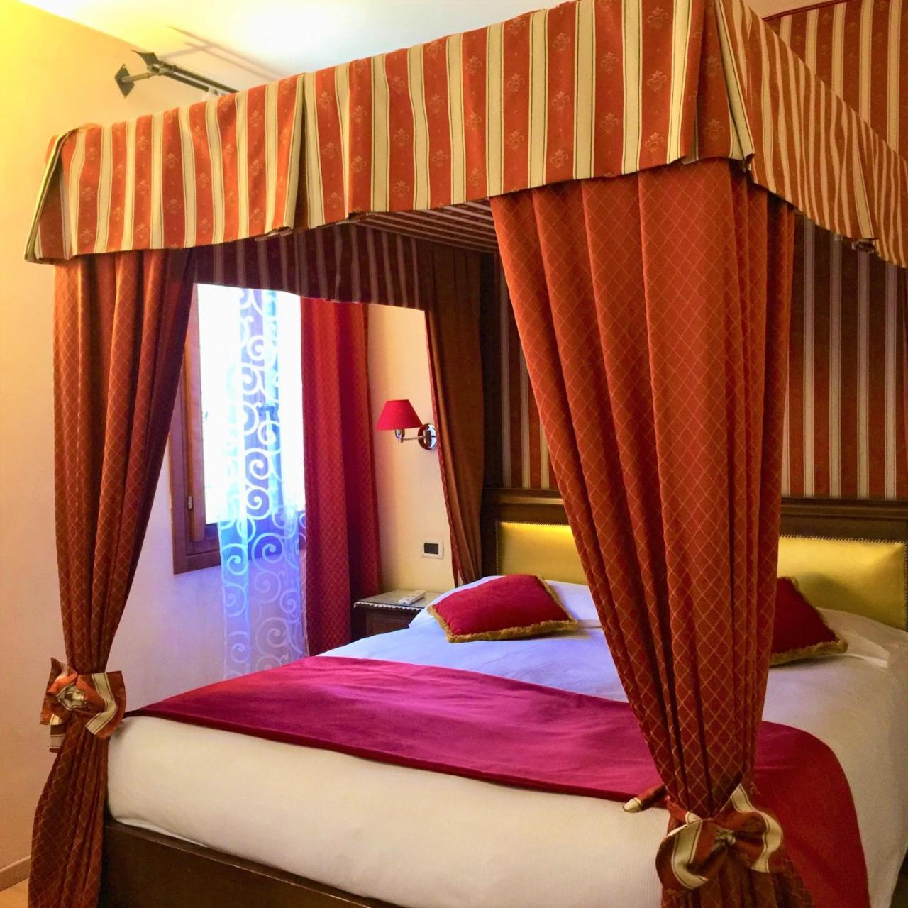 Superior Double Room Canal View