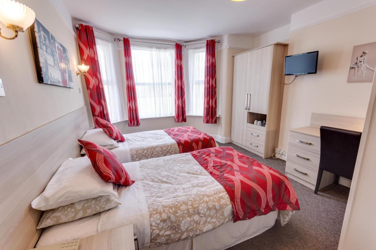 Quarto com 2 Camas de Solteiro