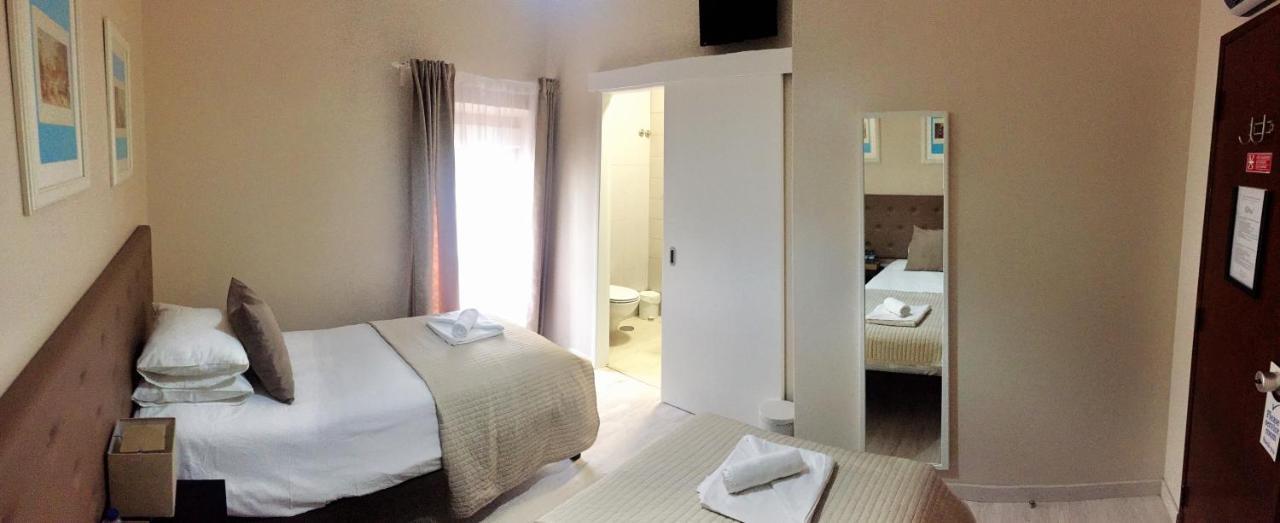 Quarto com 2 Camas de Solteiro