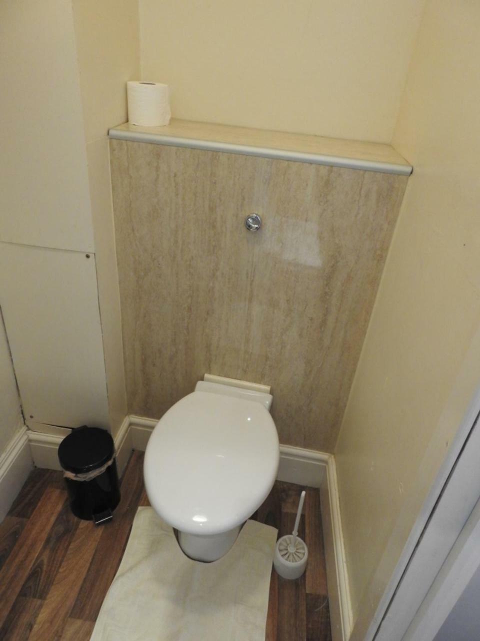 1Twin Room Shower,1104926505:JPEG