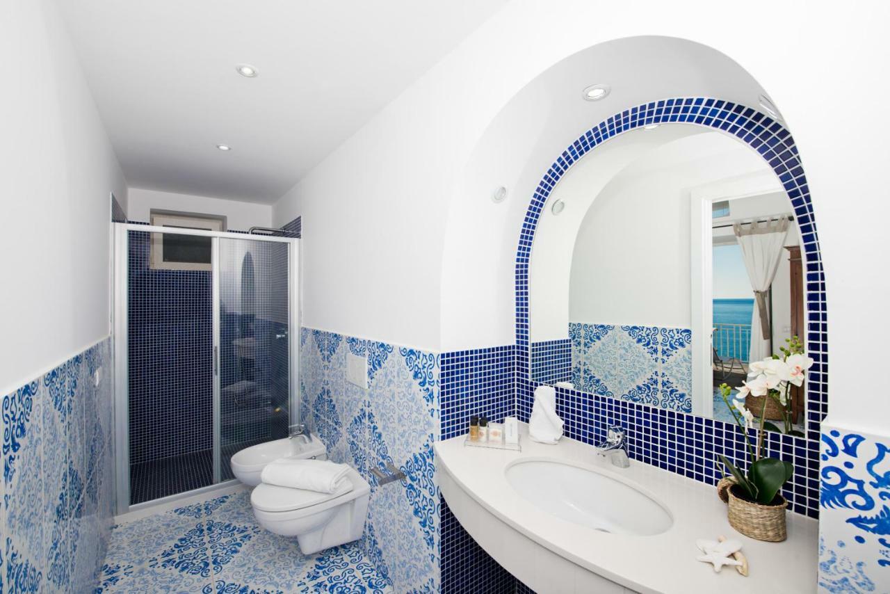Deluxe Double or Twin Room Sea View