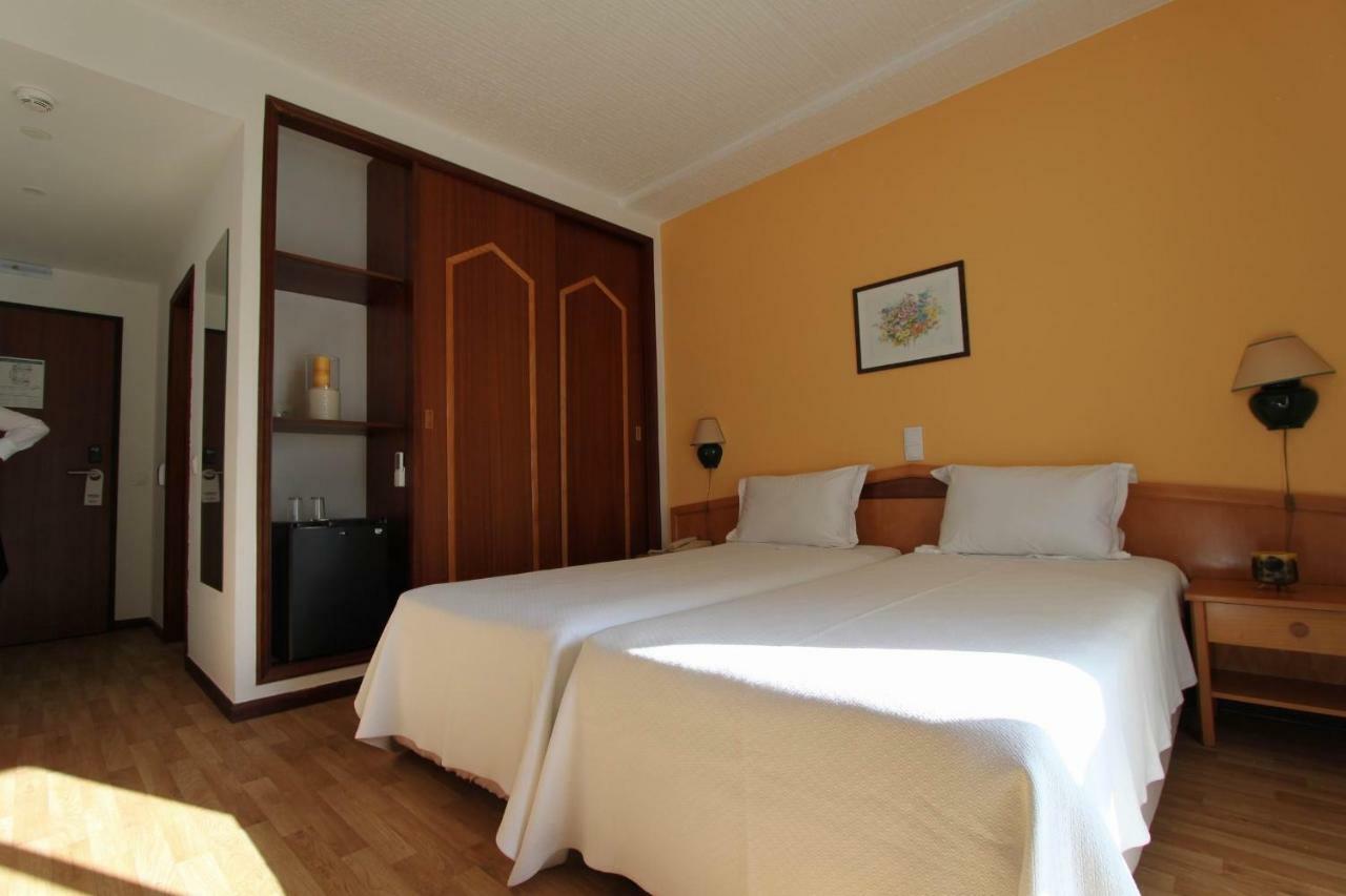 Zweibettzimmer mit Blick zum Festland
