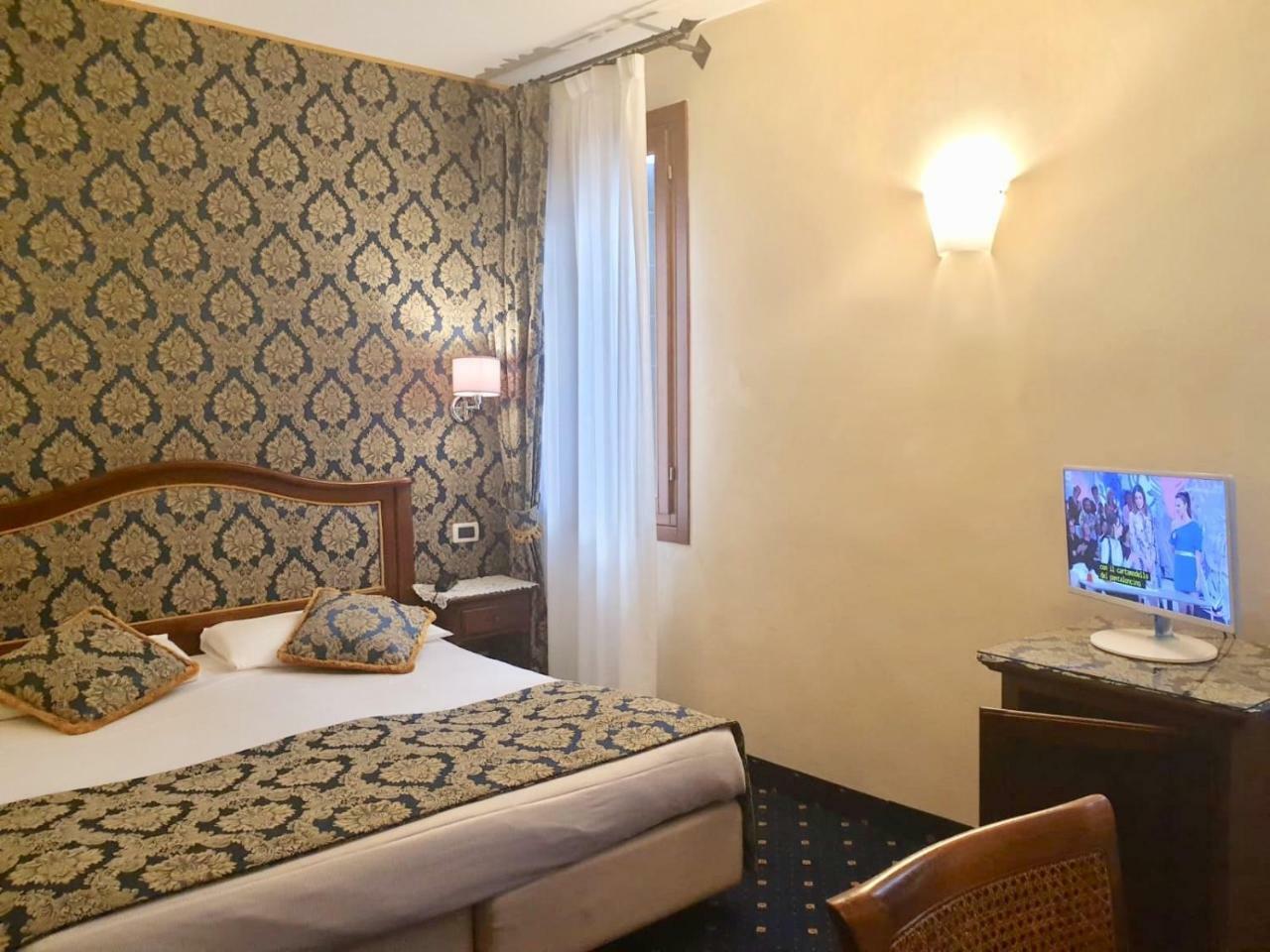 Quadruple Room Canal View