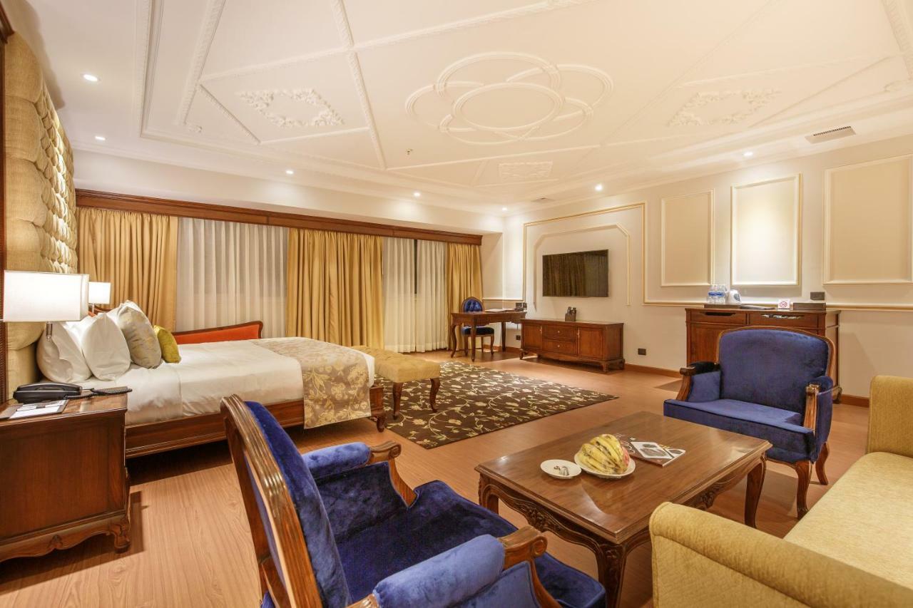 Royal Suite Airport Transfers Early Check & Late Check-out by 2 Hrs