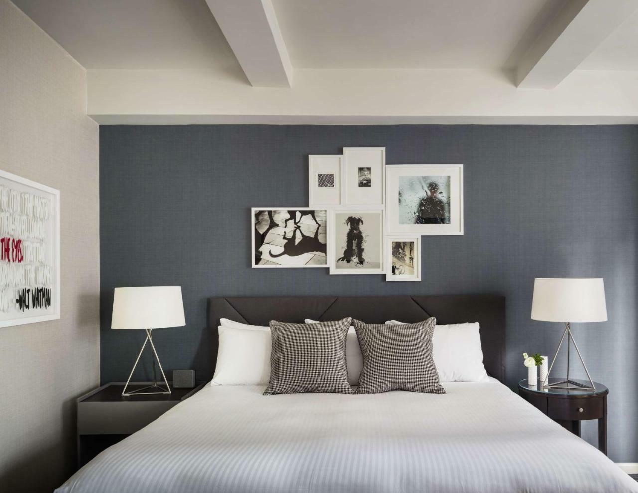 Habitación con cama grande