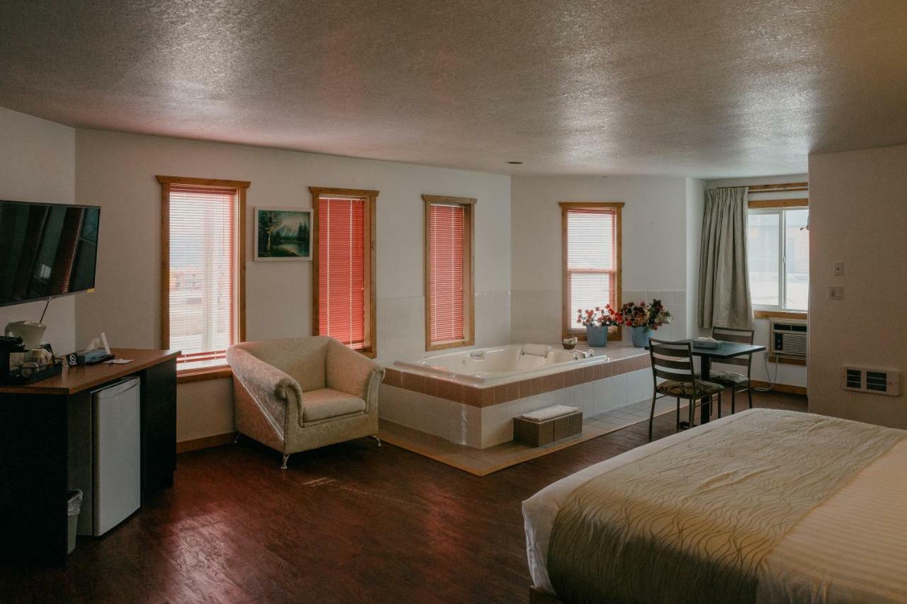 Deluxe King Suite,826134863:JPEG