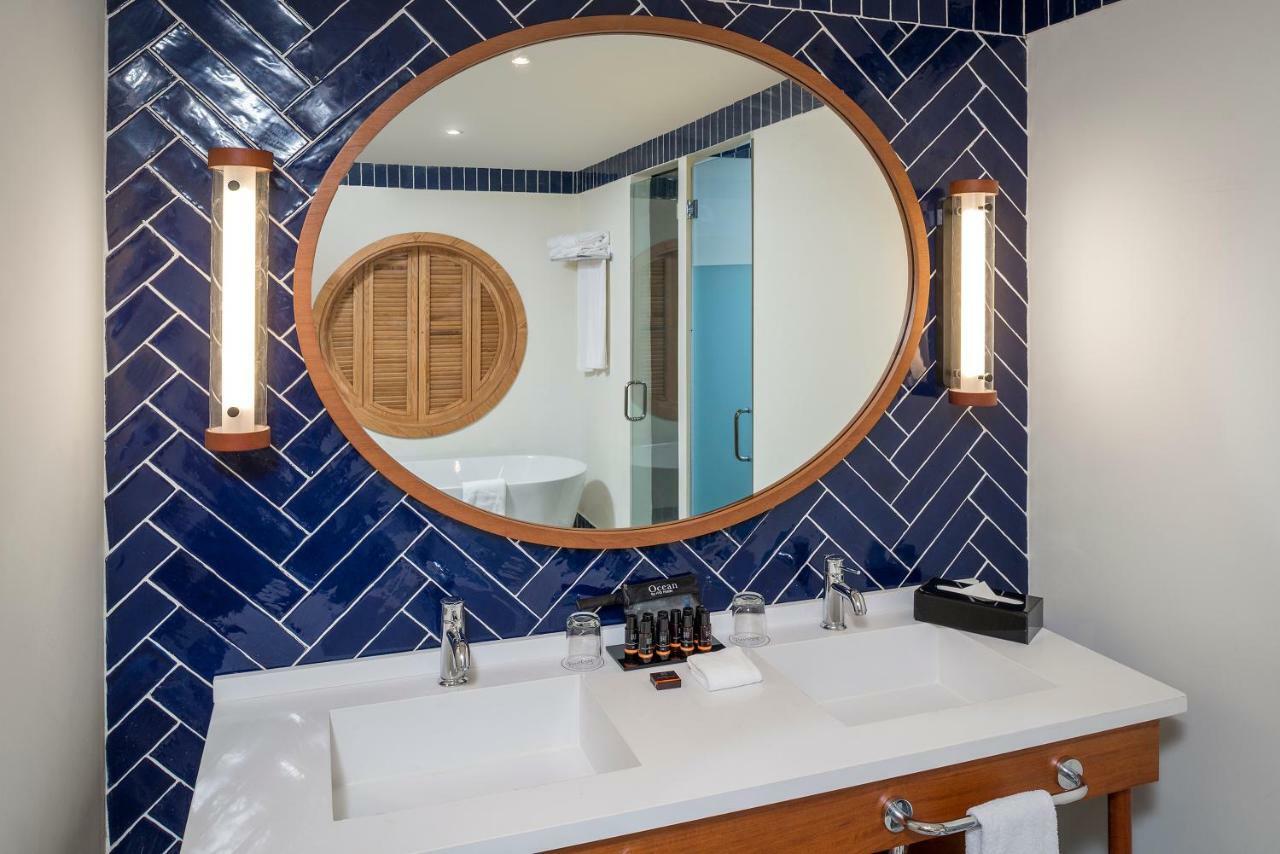El Beso Privilege Royal Master Suite Ocean View Single,780098991:JPEG
