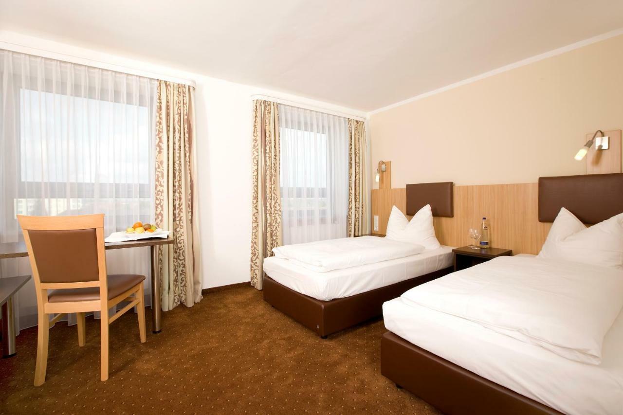 Double or Twin Room Private Bathroom