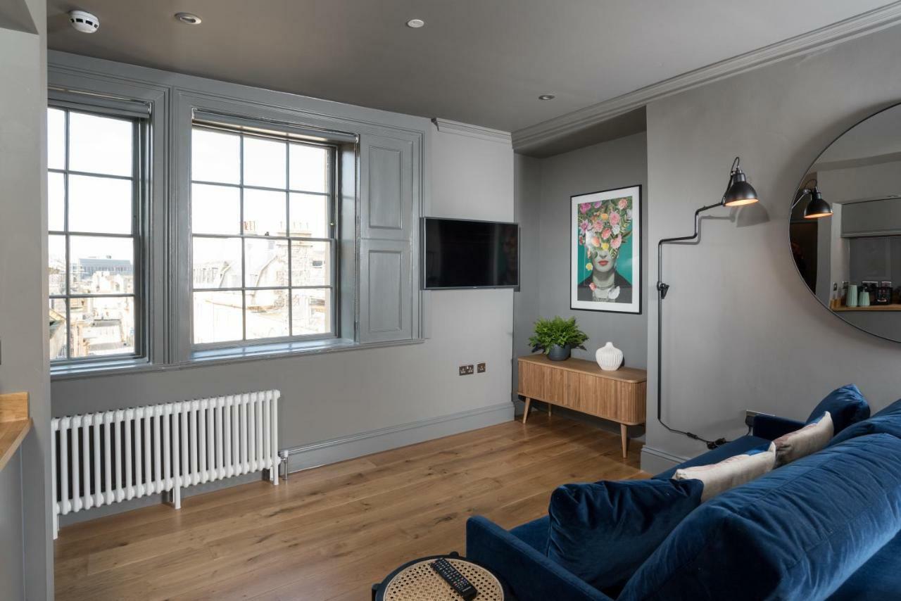 Deluxe Studio Apartment Upper Floor