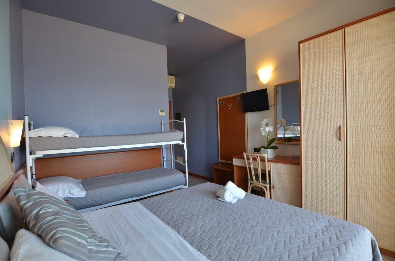 Classic Quadruple Room,817820858:JPEG