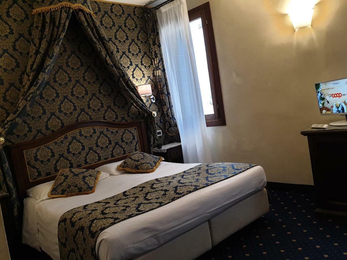 Quadruple Room Canal View