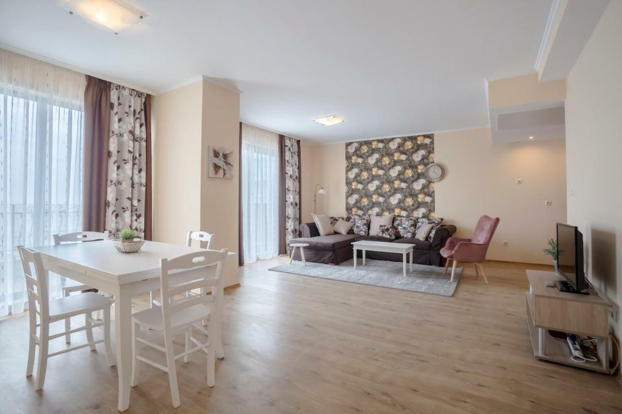 One-Bedroom Apartment Sea View
