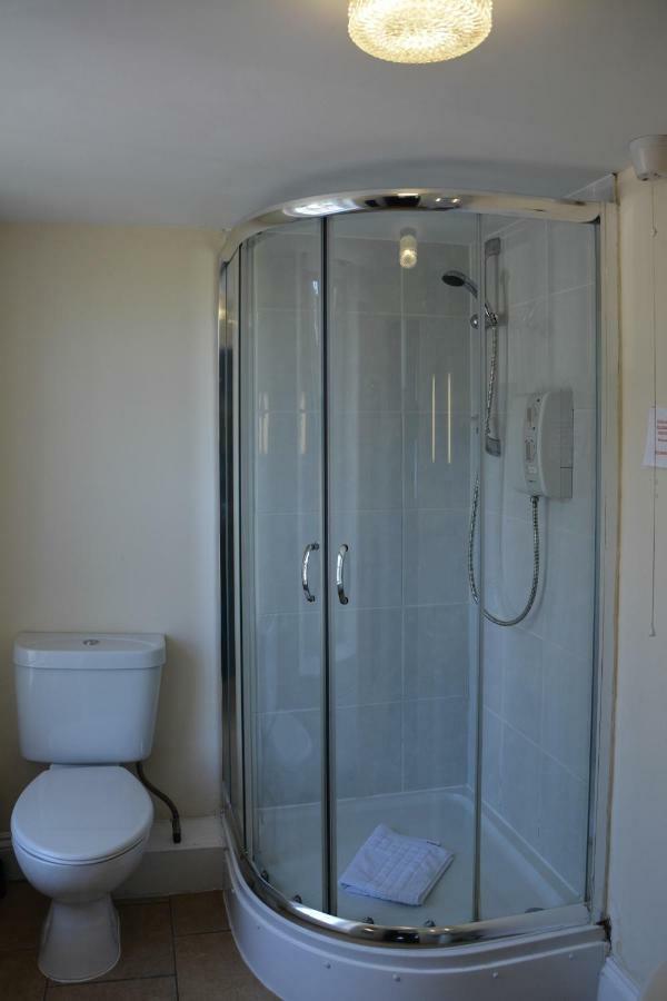 Twin Room with Private Bathroom