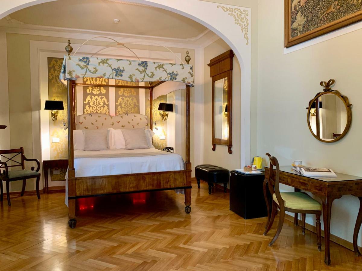 Camera Matrimoniale con Letto a Baldacchino - Piano Terra