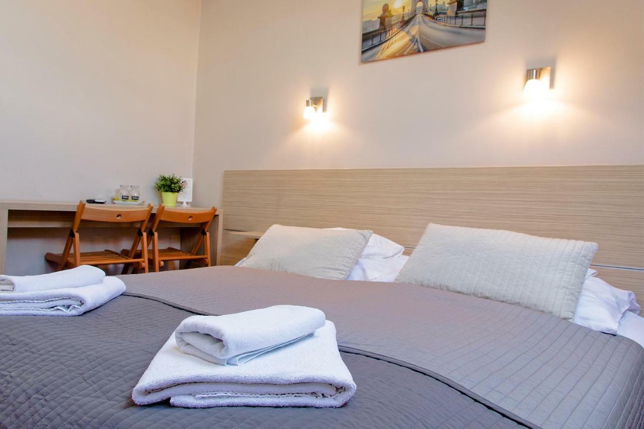 Quarto com Cama de Casal ou 2 de Solteiro