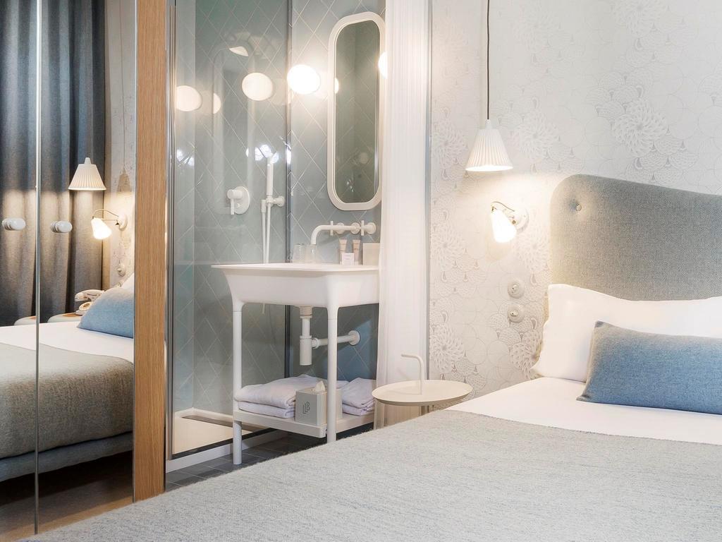 Classic Single Room with Large Bed