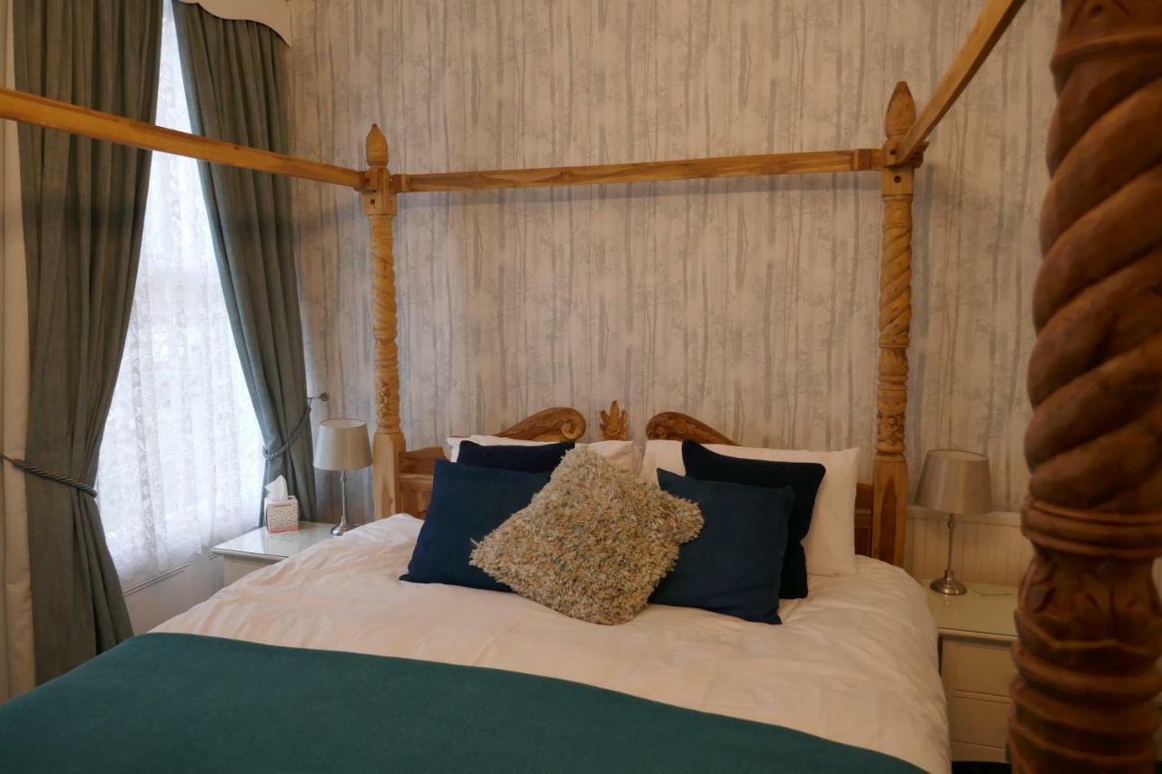 Four Poster Room Super king Bed First Floor