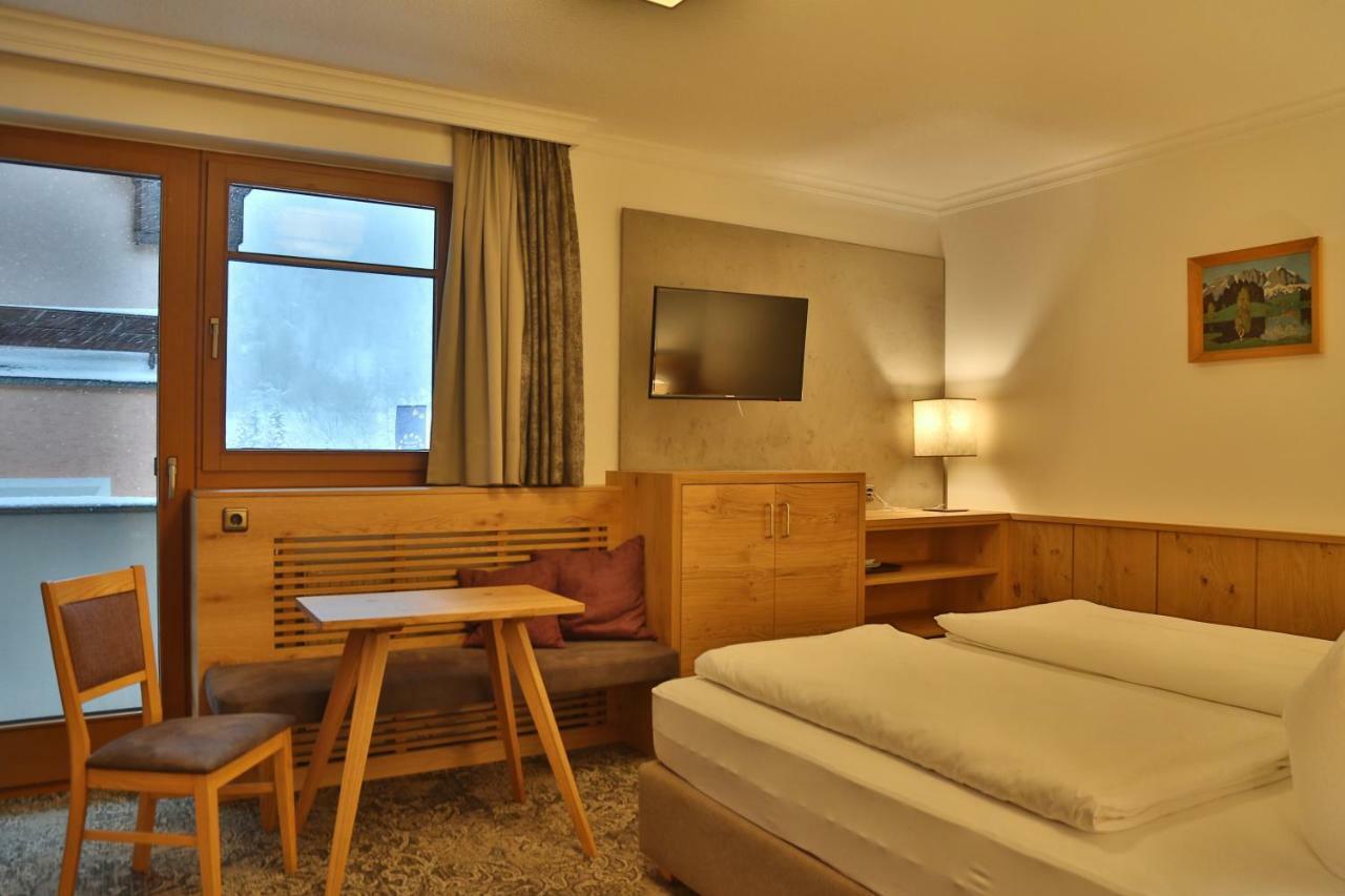 Superior Double Room 1 shower