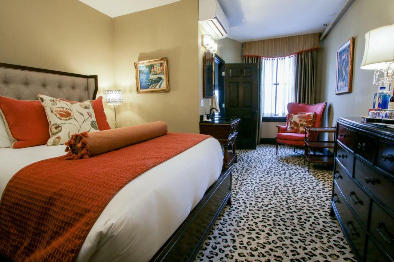 Luxury Queen Suite