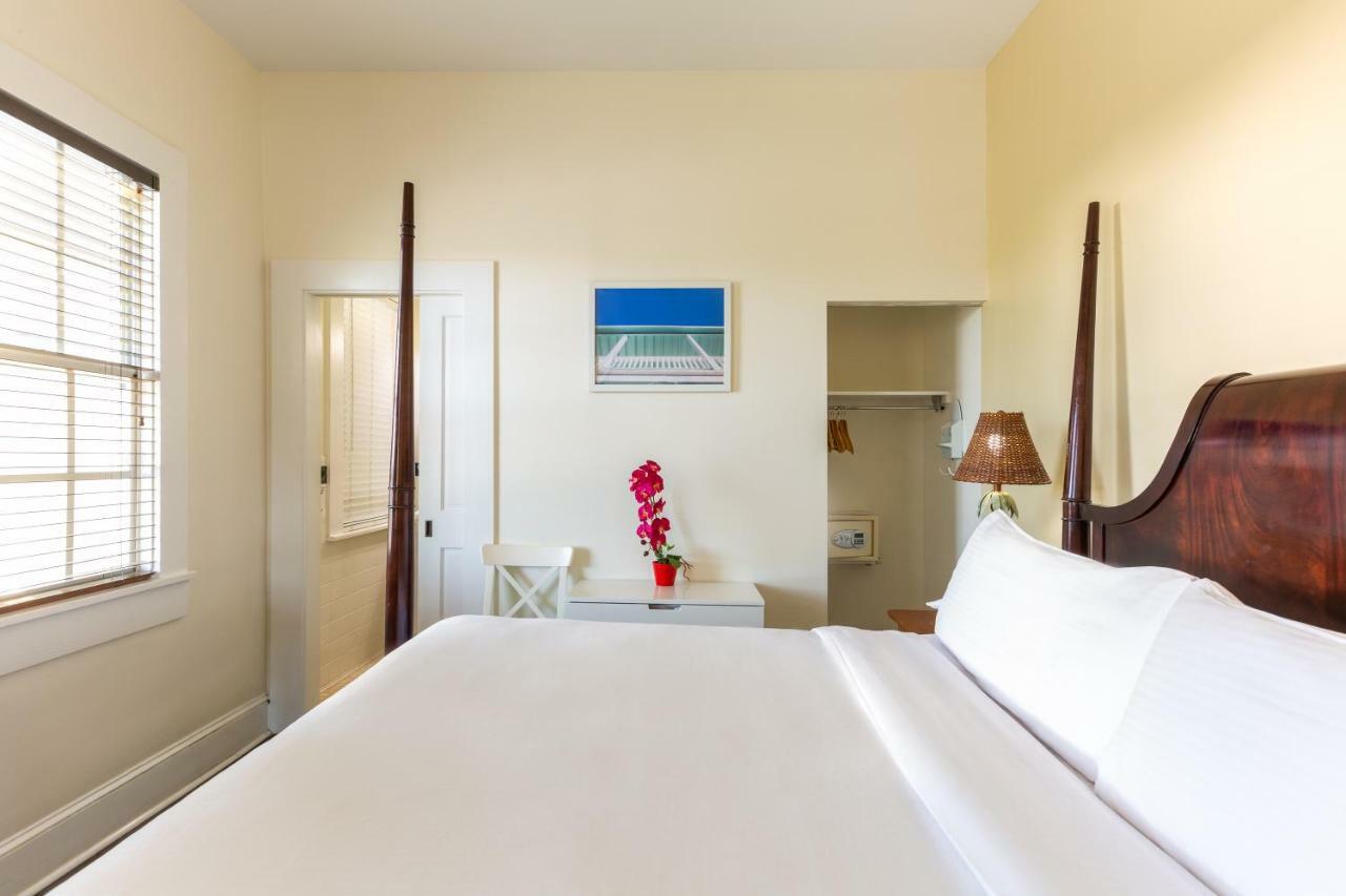 Southernmost King Suite with Sofa Bed,791572533:JPEG