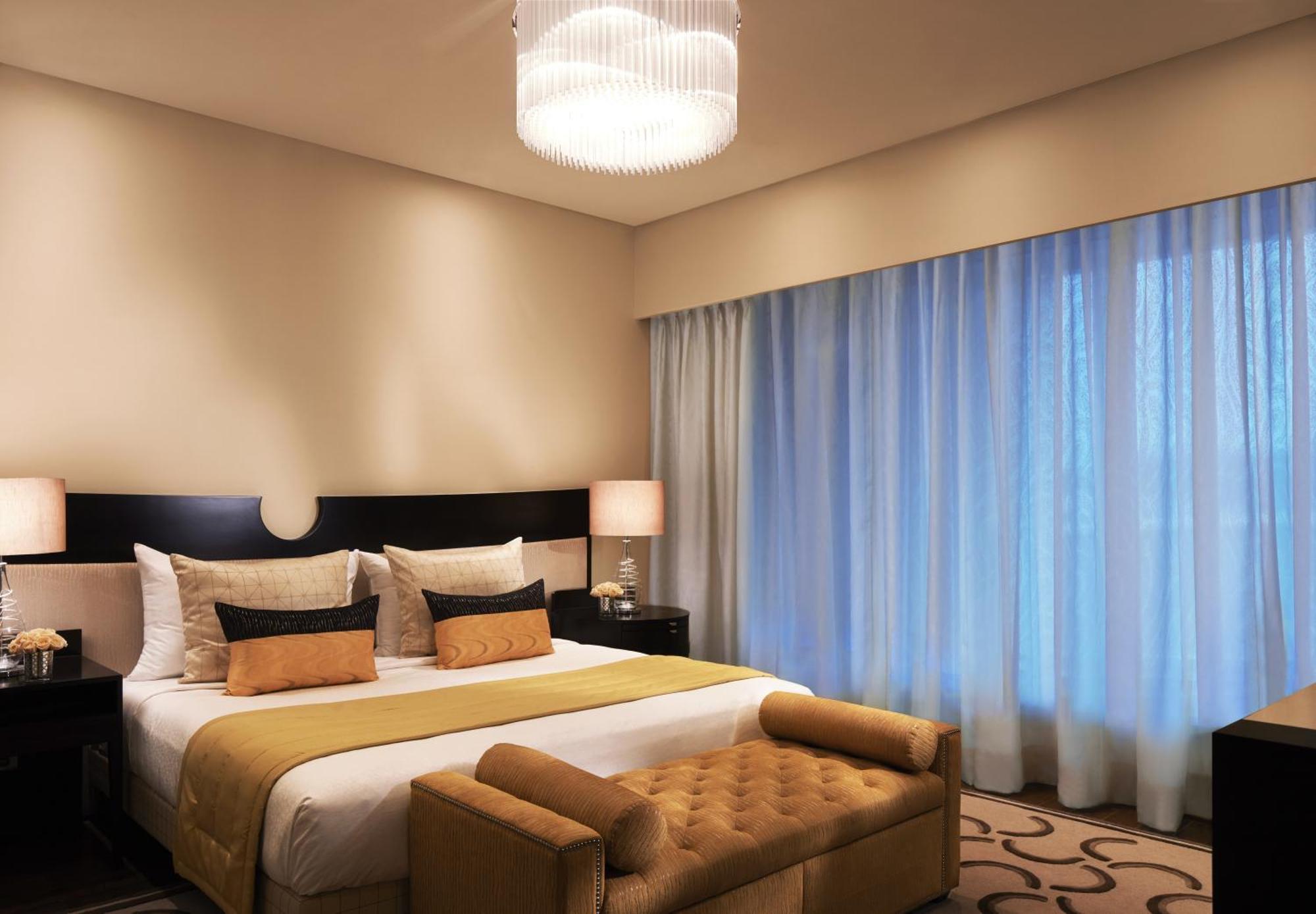 Luxury Room Facade View Bathtub