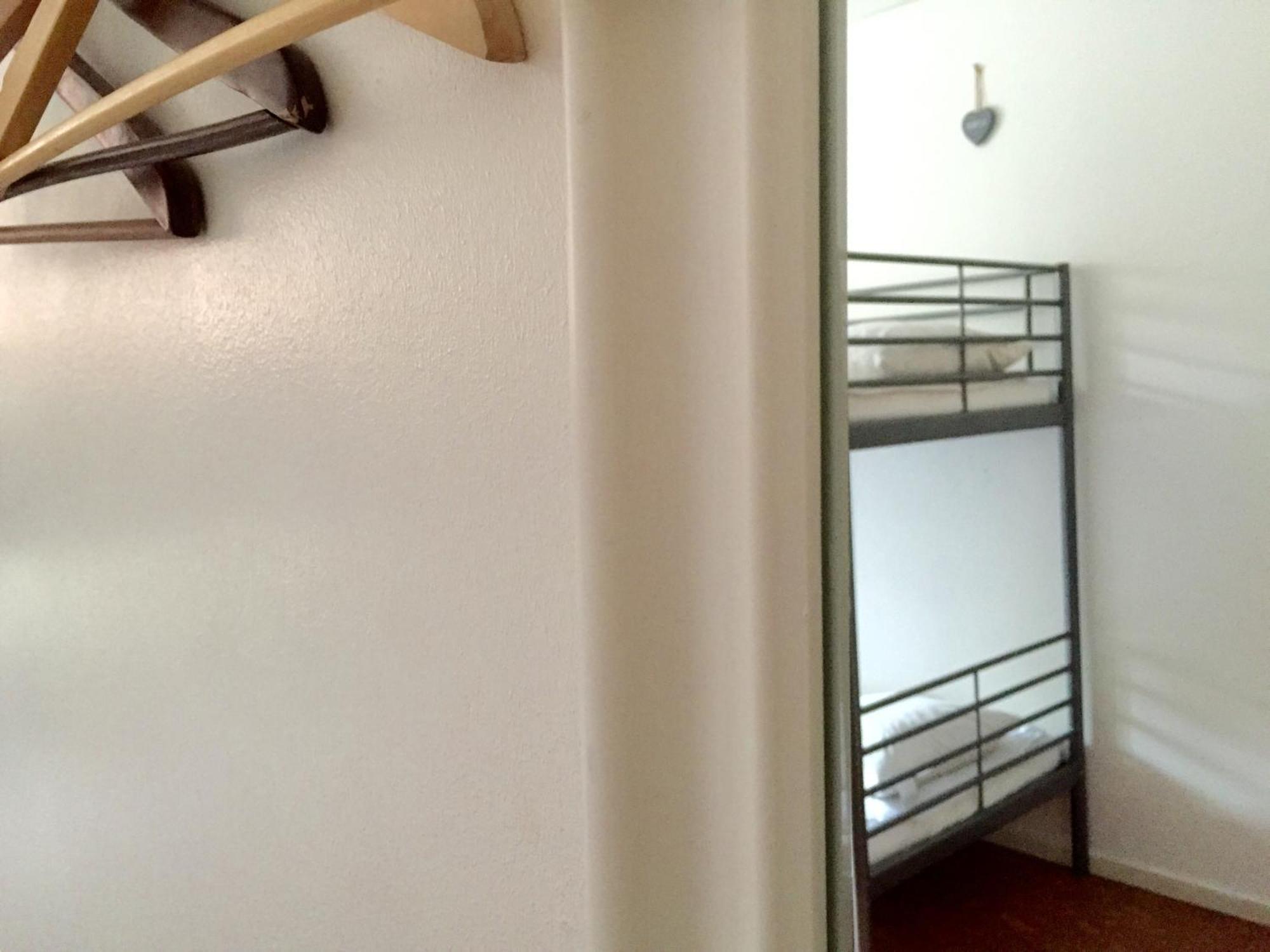 Economy 8-bed room without Window