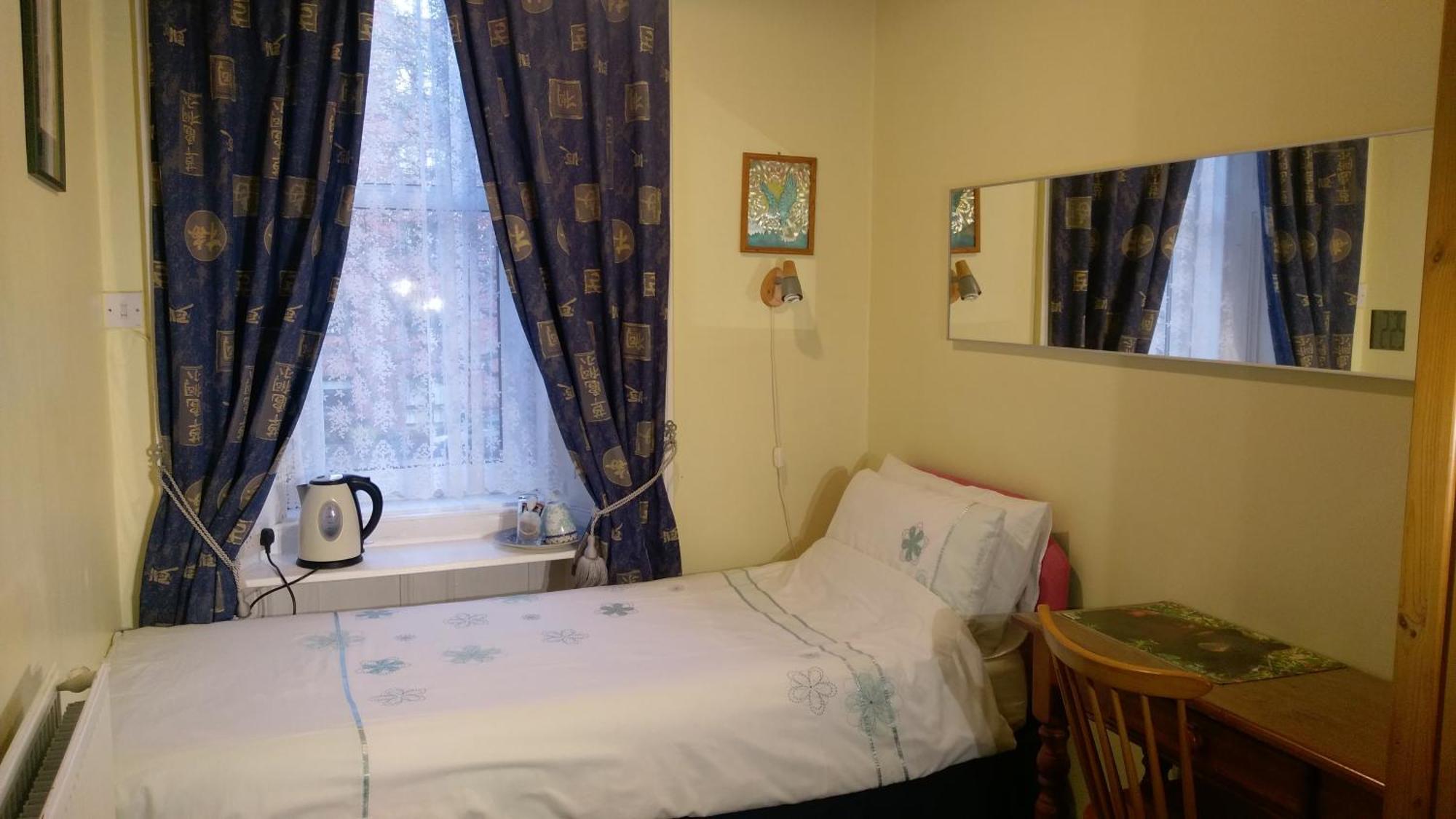 Single Room,855127418:JPEG