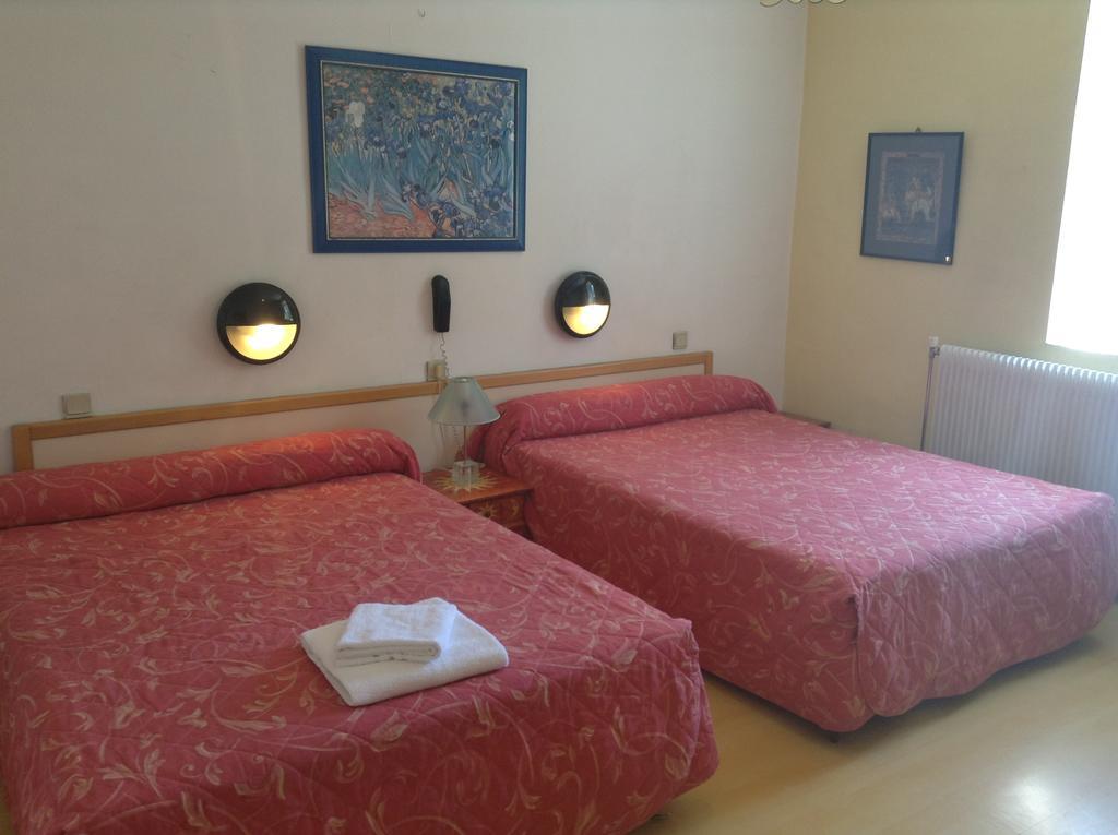 Twin Room,984895021:JPEG