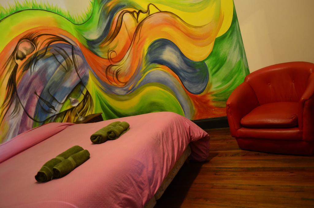 Quarto com Cama de Casal ou 2 de Solteiro e Banheiro Compartilhado