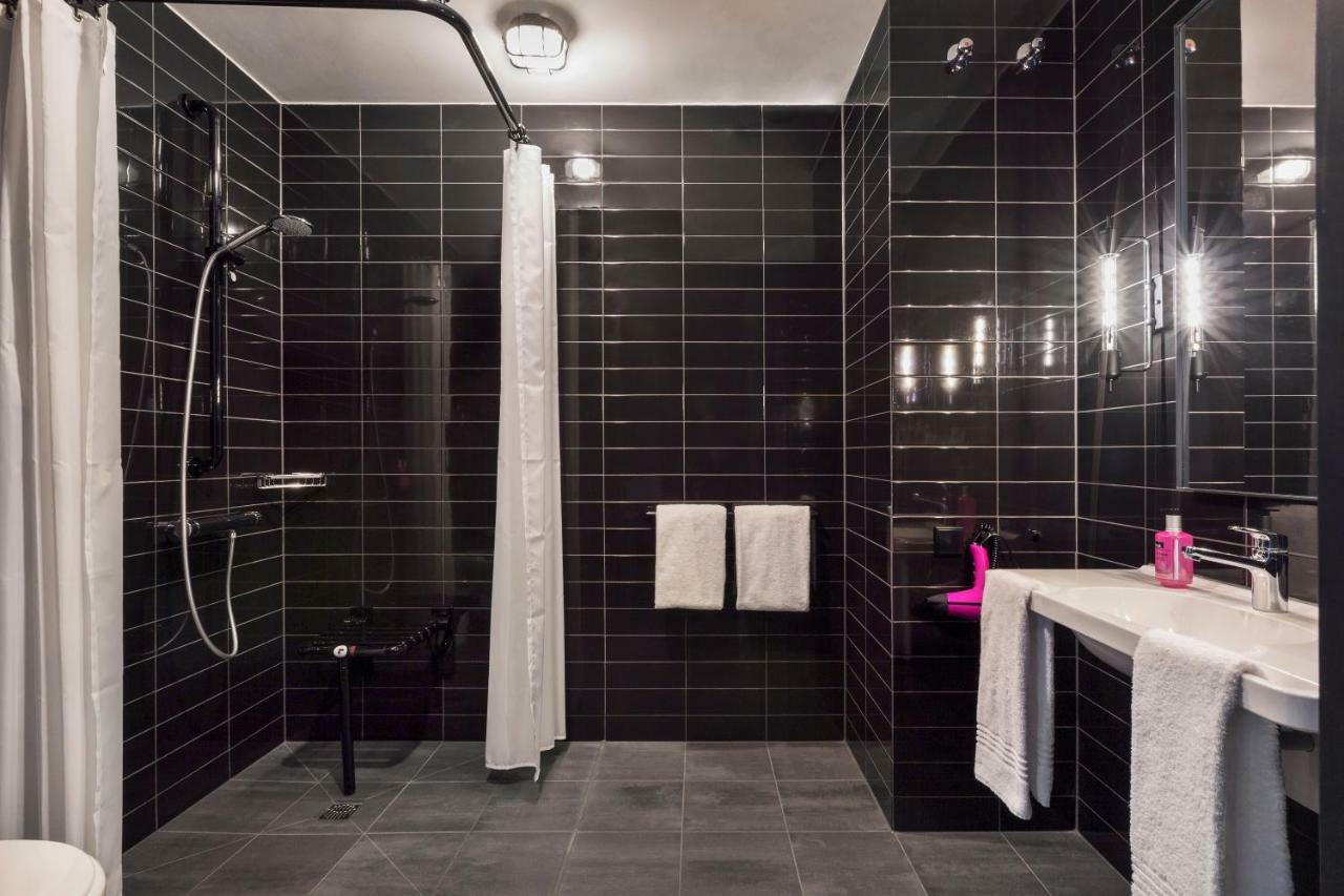 Moxy Hoekkamer met 1 Queensize Bed