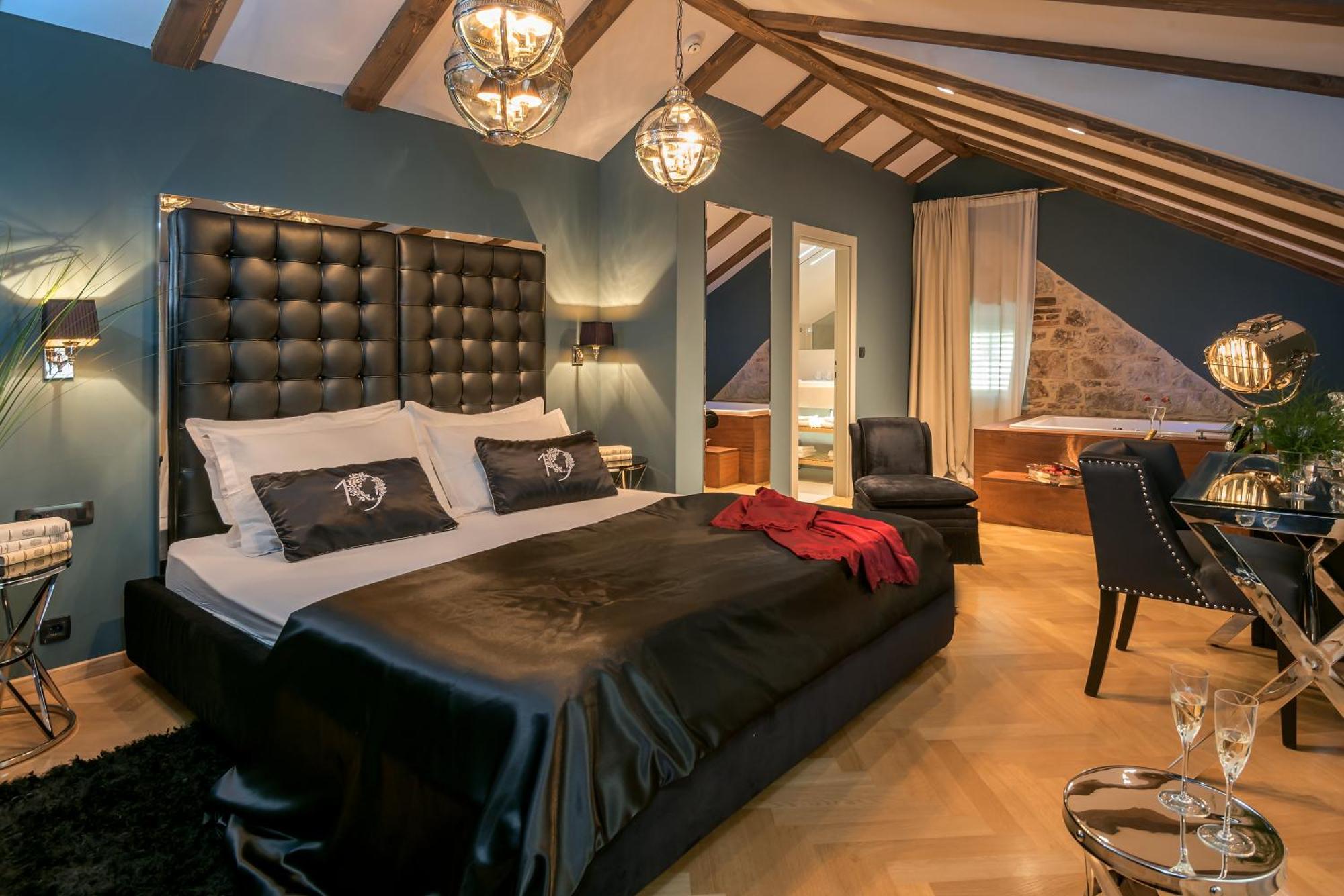 Penthouse Suite Spa Bath