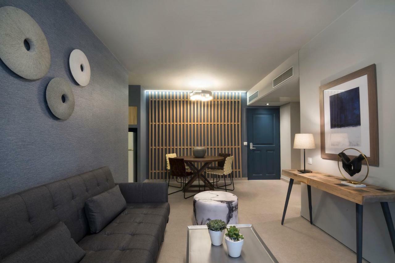 Premium Two-Bedroom Apartment Side Sea View