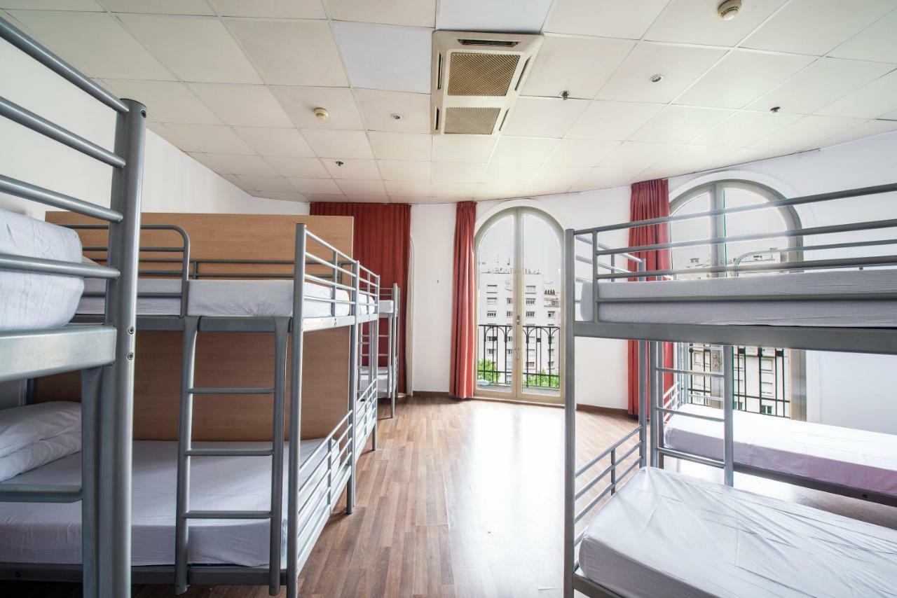 Bed in 12-Bed Mixed Dorm Shared Bathroom
