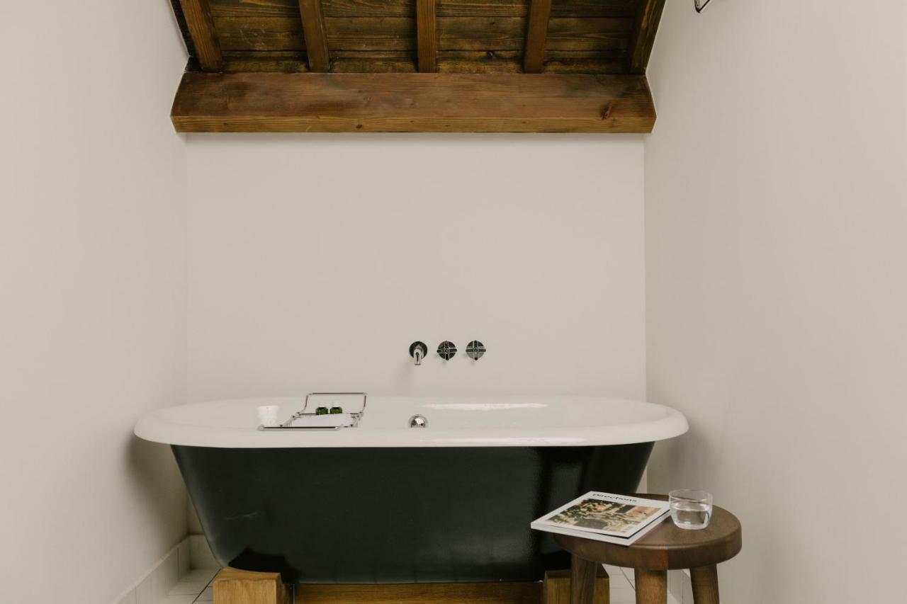 Deluxe Double Room Bath