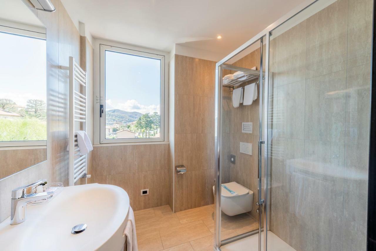Doppelzimmer mit Balkon und Seeblick