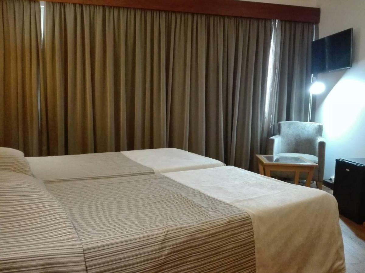 Doppel- oder Zweibettzimmer