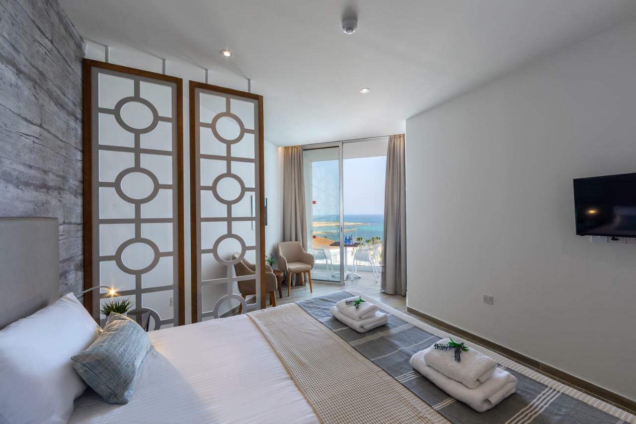 Deluxe Room Side Sea View Executive Lounge Access