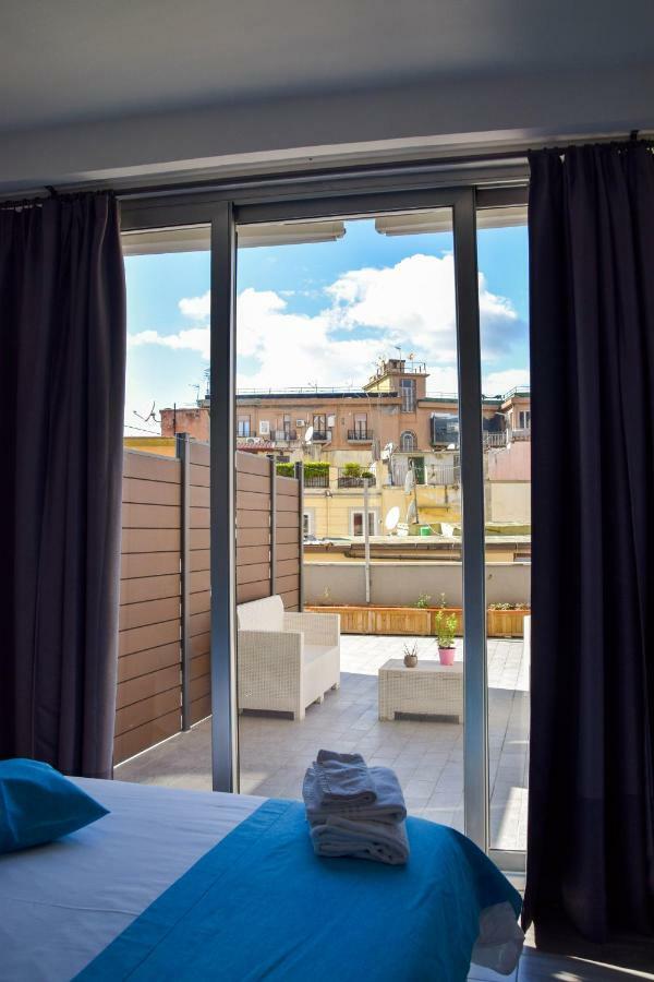 Camera Matrimoniale con Terrazza e Vista Città