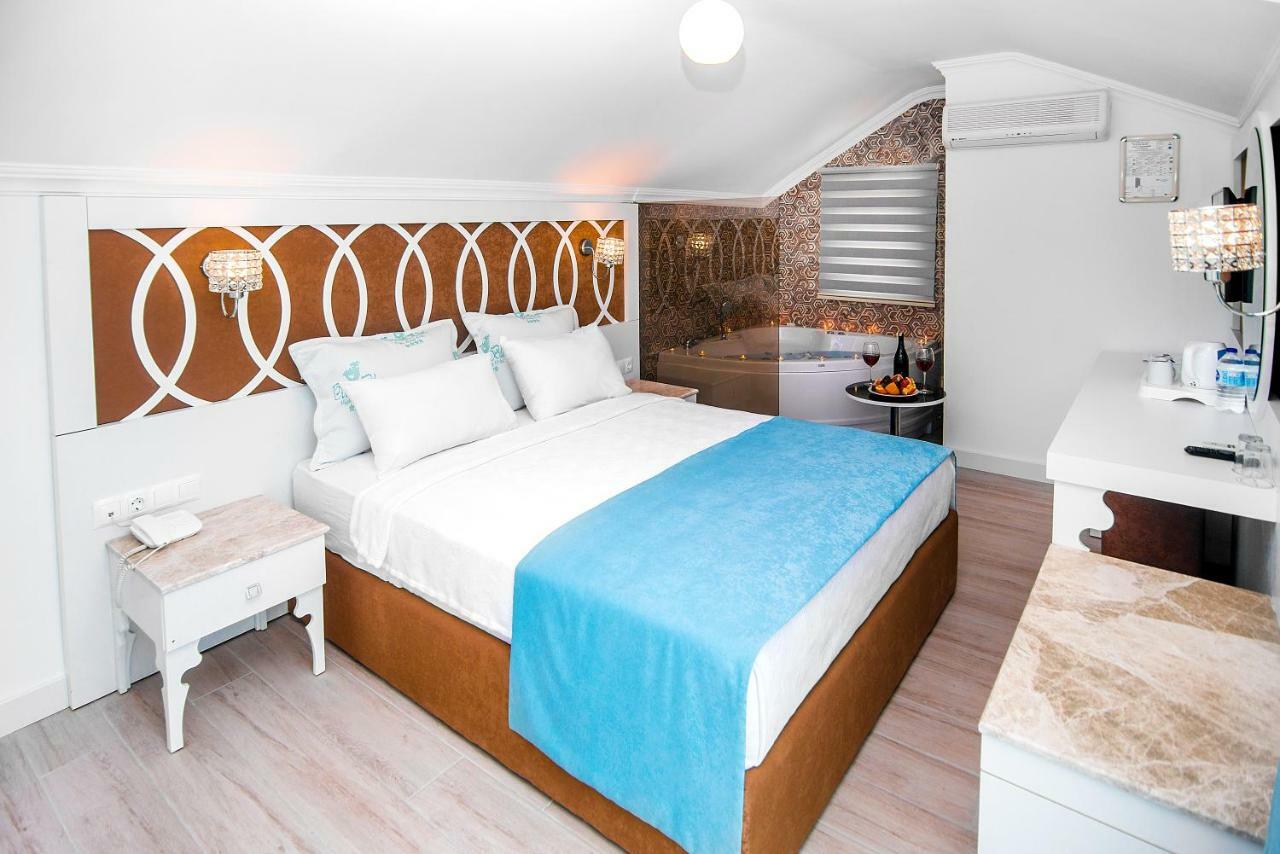 Deluxe Indoor Jacuzzi Room